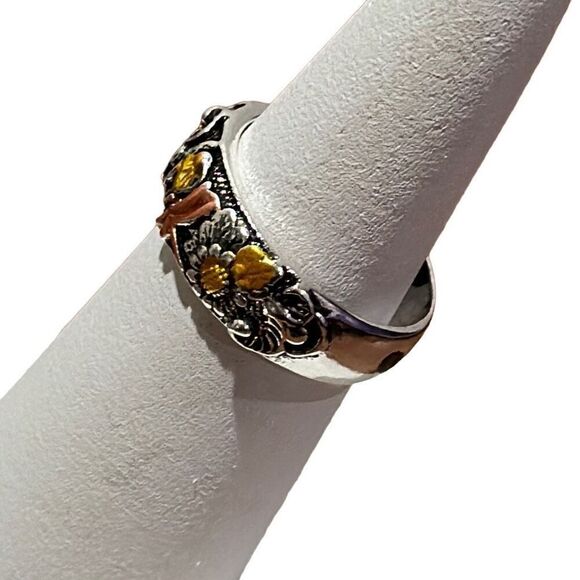 Brand New!! Size 5 ring with floral and dragonfly details - Picture 4 of 5